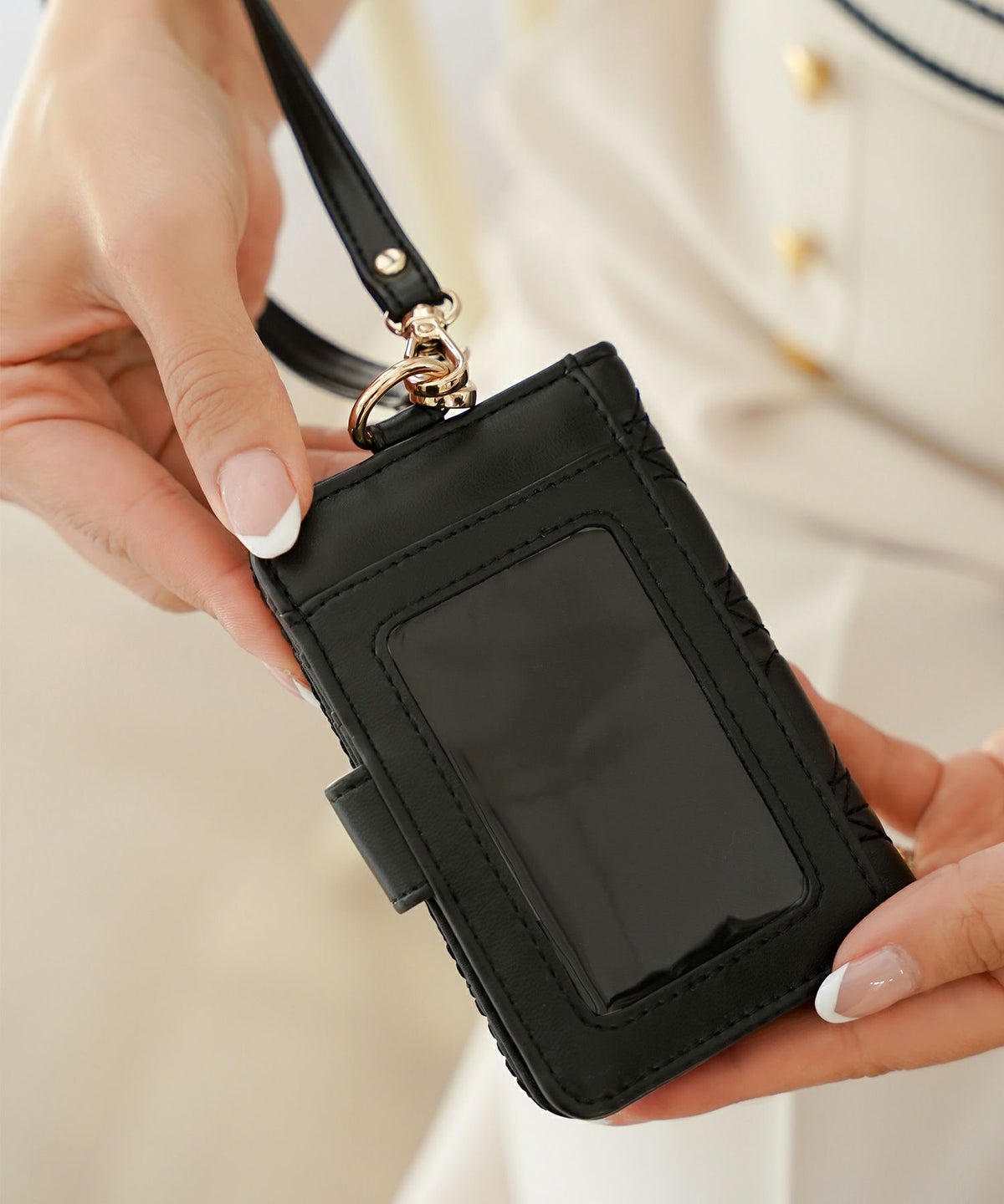 レディースパスケース定期入れICカードIDケース社員証学生証免許証IDカードカードケースストラップ付キーホルダー推し活チェキホルダートレカおしゃれオシャレかわいい可愛い大人女子大人かわいいシンプル人気ハートキルティング柄ピンクブラックストロベリーミルク