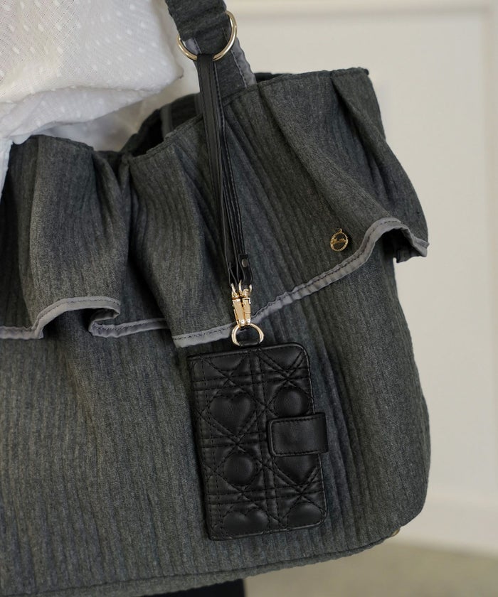 レディースパスケース定期入れICカードIDケース社員証学生証免許証IDカードカードケースストラップ付キーホルダー推し活チェキホルダートレカおしゃれオシャレかわいい可愛い大人女子大人かわいいシンプル人気ハートキルティング柄ピンクブラックストロベリーミルク