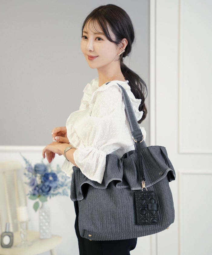 レディースパスケース定期入れICカードIDケース社員証学生証免許証IDカードカードケースストラップ付キーホルダー推し活チェキホルダートレカおしゃれオシャレかわいい可愛い大人女子大人かわいいシンプル人気ハートキルティング柄ピンクブラックストロベリーミルク