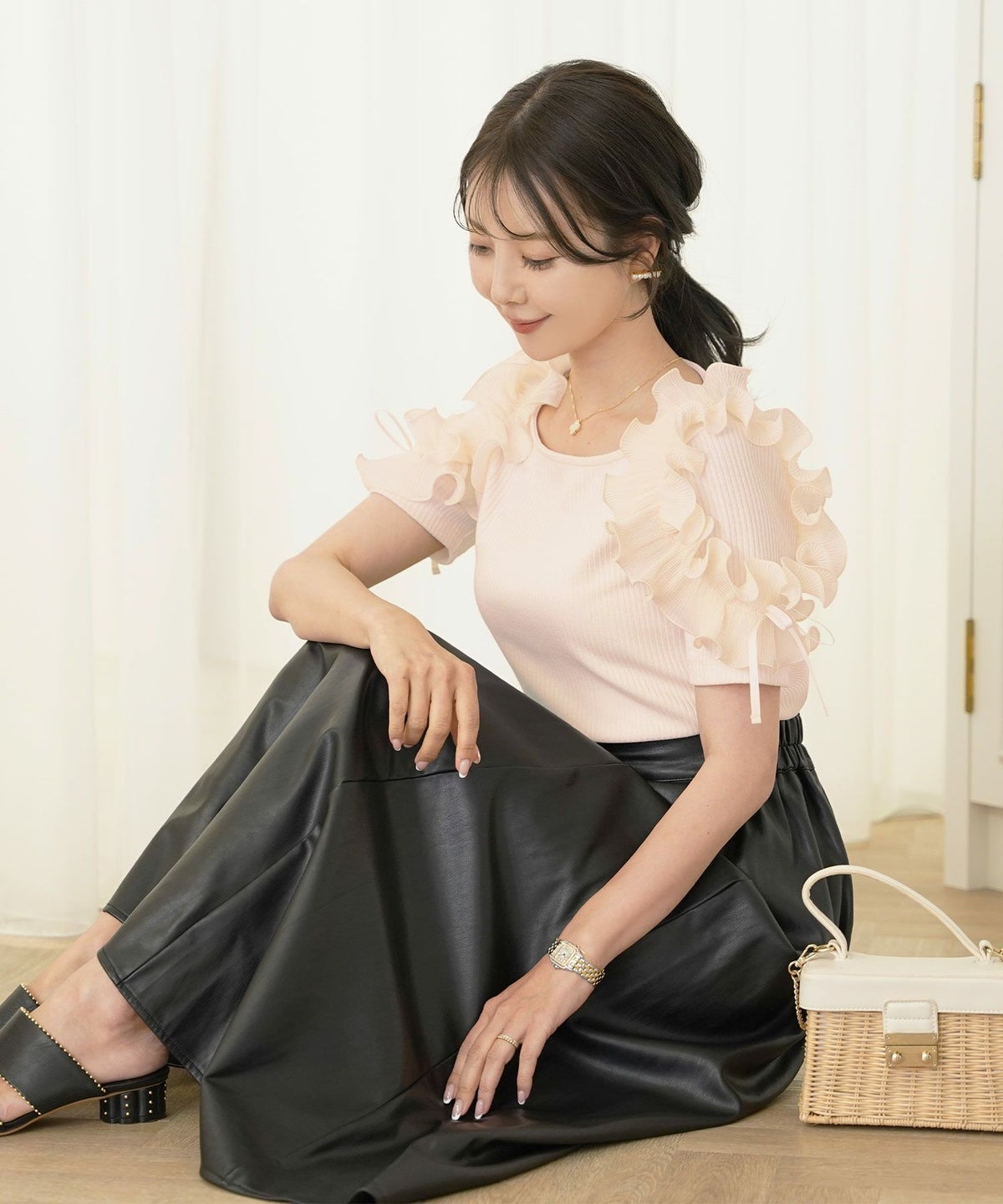 レディース/カットソー/トップス/フリル/プリーツ/パーツ/袖/映え/半袖/リボン/クルーネック/リブカットソー/ボーダー/無地/アイボリー/ピンク/ブラック/春/夏/秋/晩夏/伸縮/フェミニン/エレガント/上品/カワイイ/おしゃれ