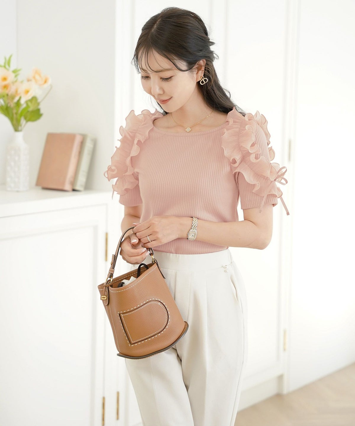 レディース/カットソー/トップス/フリル/プリーツ/パーツ/袖/映え/半袖/リボン/クルーネック/リブカットソー/ボーダー/無地/アイボリー/ピンク/ブラック/春/夏/秋/晩夏/伸縮/フェミニン/エレガント/上品/カワイイ/おしゃれ