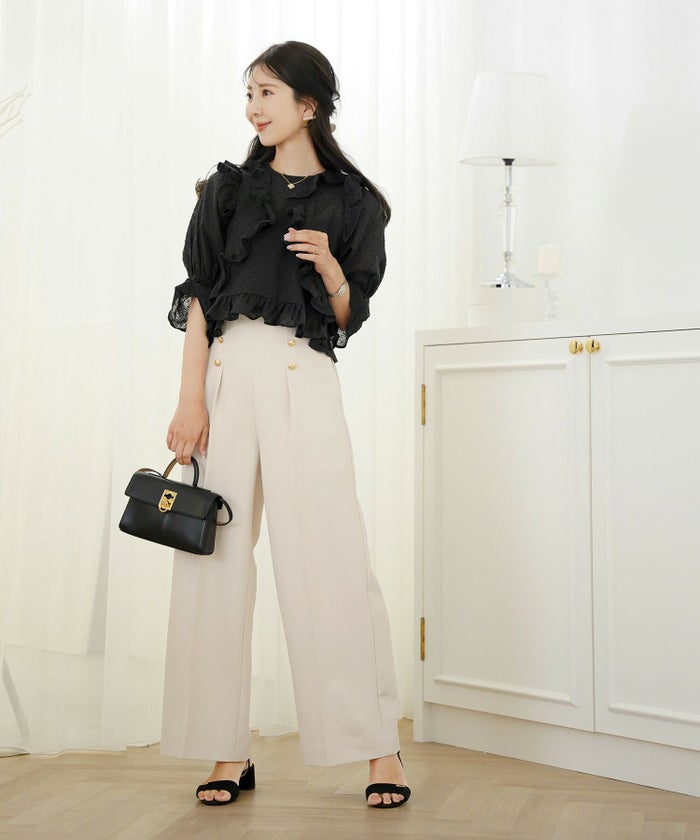 レディース/トップス/ブラウス/ショート丈/コンパクト丈/ドビー/ドット/表面変化/袖口ゴム/半袖/5分袖/二の腕カバー/ハイウエスト/フリル/涙あき/クルーネック/ホワイト/ブラック/カジュアル/エレガント/フェミニン/可愛い