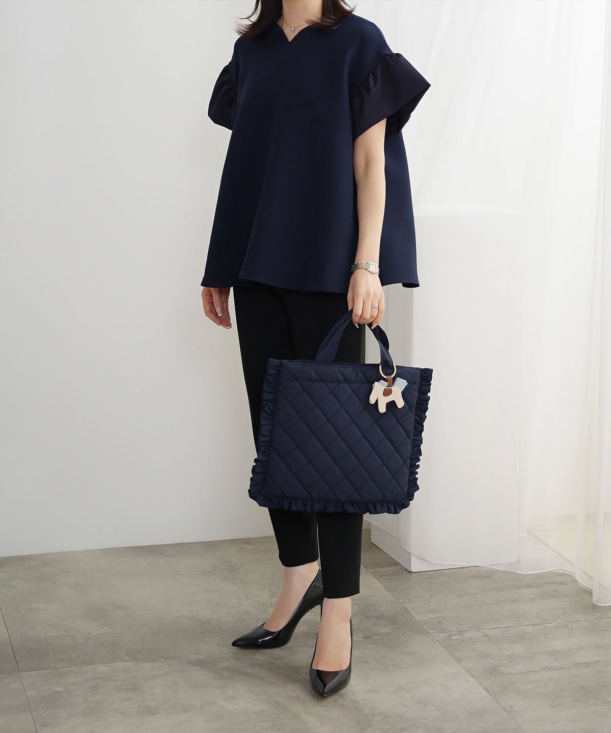 レディース ブラウス サテン フレア袖 半袖 ボリューム袖 オフィス きれいめ 上品 洗える