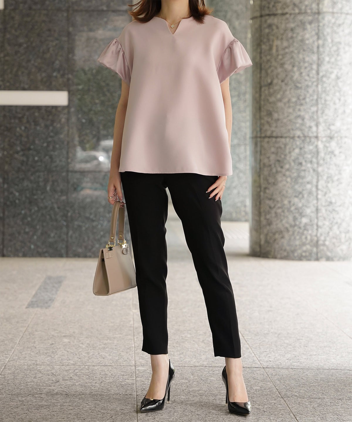 レディース ブラウス サテン フレア袖 半袖 ボリューム袖 オフィス きれいめ 上品 洗える