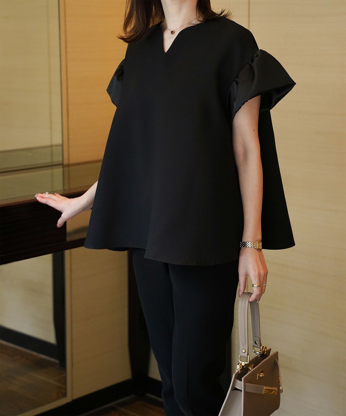 レディース ブラウス サテン フレア袖 半袖 ボリューム袖 オフィス きれいめ 上品 洗える