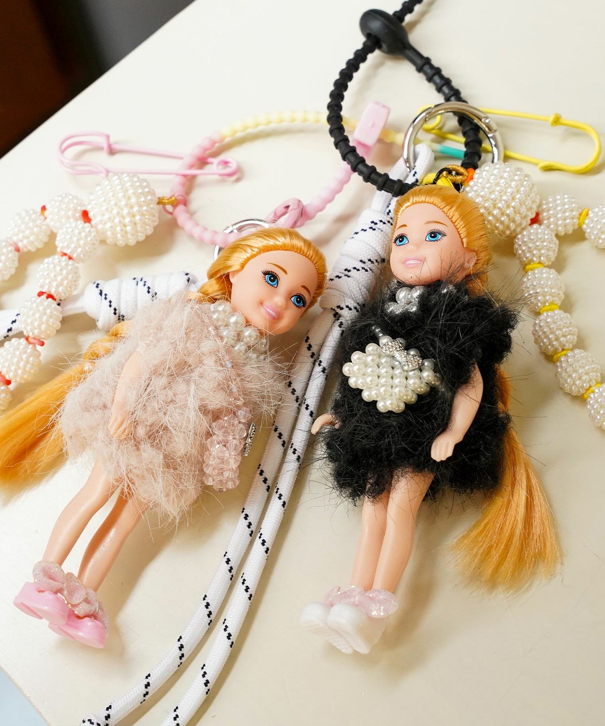 セレクト レディース グッズ 小物 人形 ドール チャーム キーホルダー ピンク ブラック おしゃれ 大人可愛い