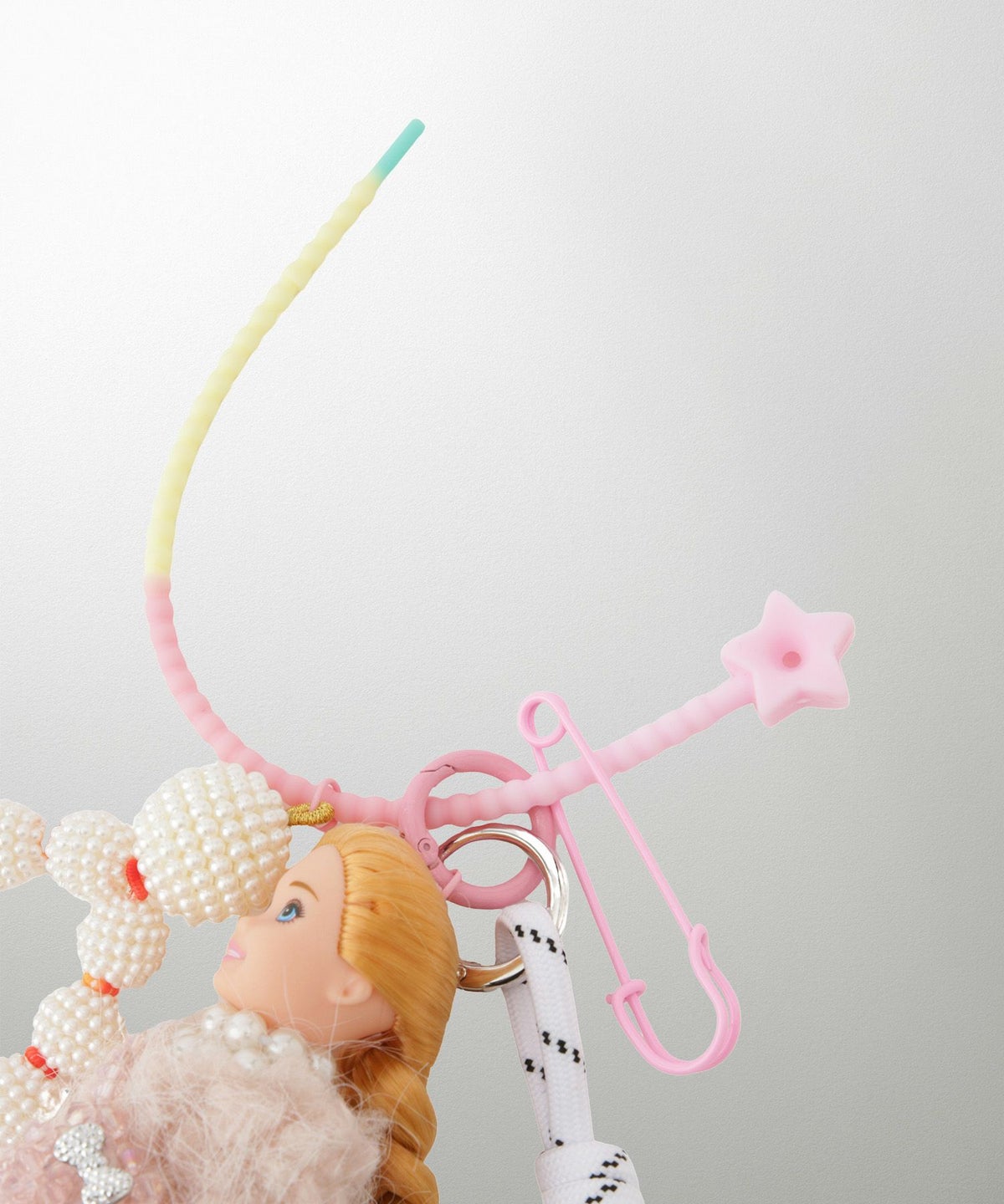 セレクト レディース グッズ 小物 人形 ドール チャーム キーホルダー ピンク ブラック おしゃれ 大人可愛い