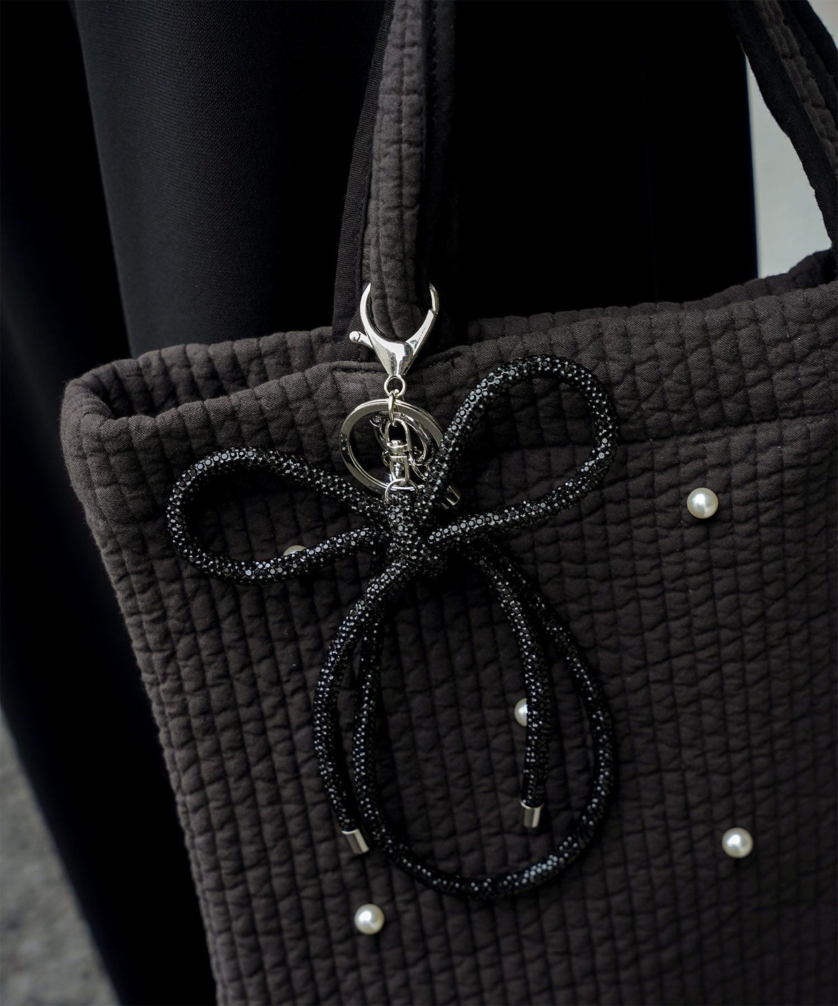 セレクト レディース キラキラ リボン チャーム きれいめ 大人可愛い トレンド/シルバー/ブラック/フリー/ラインストーン