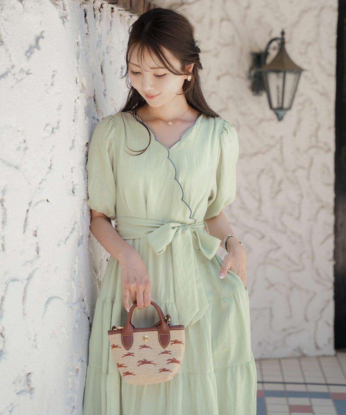 レディース/ワンピース/スカラップ/ミモレ/刺繍/袖口ゴム/半袖/5分袖/パフスリーブ/ハイウエスト/リボン/ウエストリボン/ピンク/ラベンダー/ミント/ブラック/上品/フェミニン/エレガント/きれい/ナチュラル/旅行/おでかけ