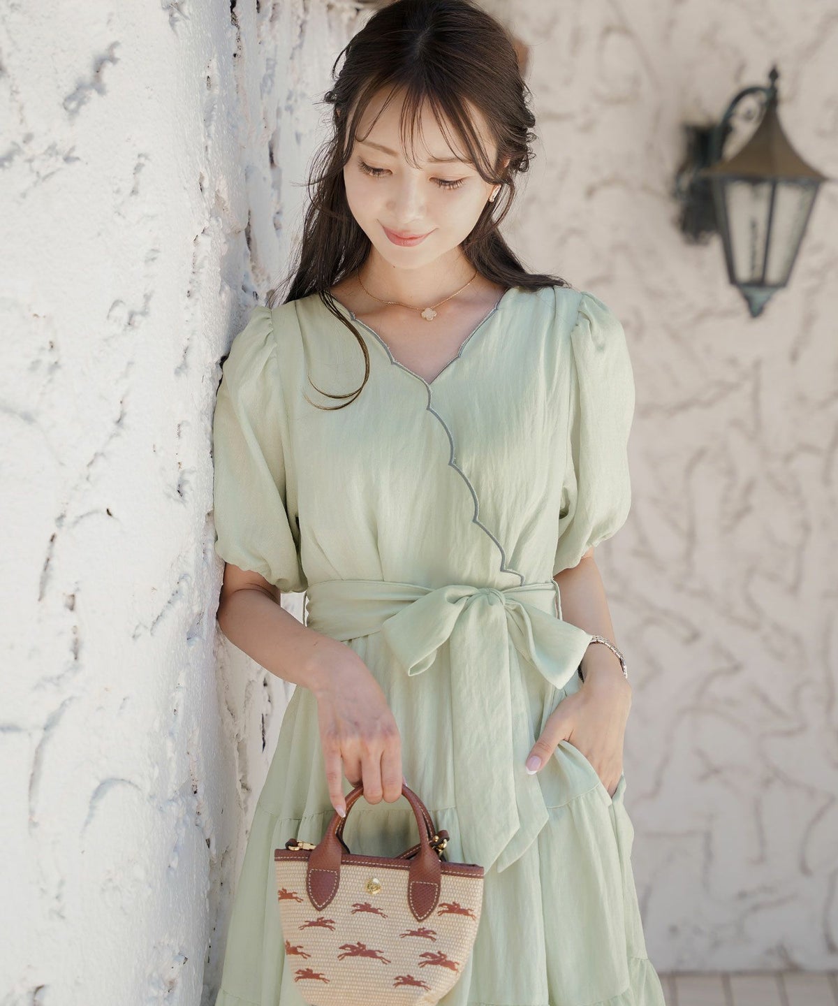 レディース/ワンピース/スカラップ/ミモレ/刺繍/袖口ゴム/半袖/5分袖/パフスリーブ/ハイウエスト/リボン/ウエストリボン/ピンク/ラベンダー/ミント/ブラック/上品/フェミニン/エレガント/きれい/ナチュラル/旅行/おでかけ