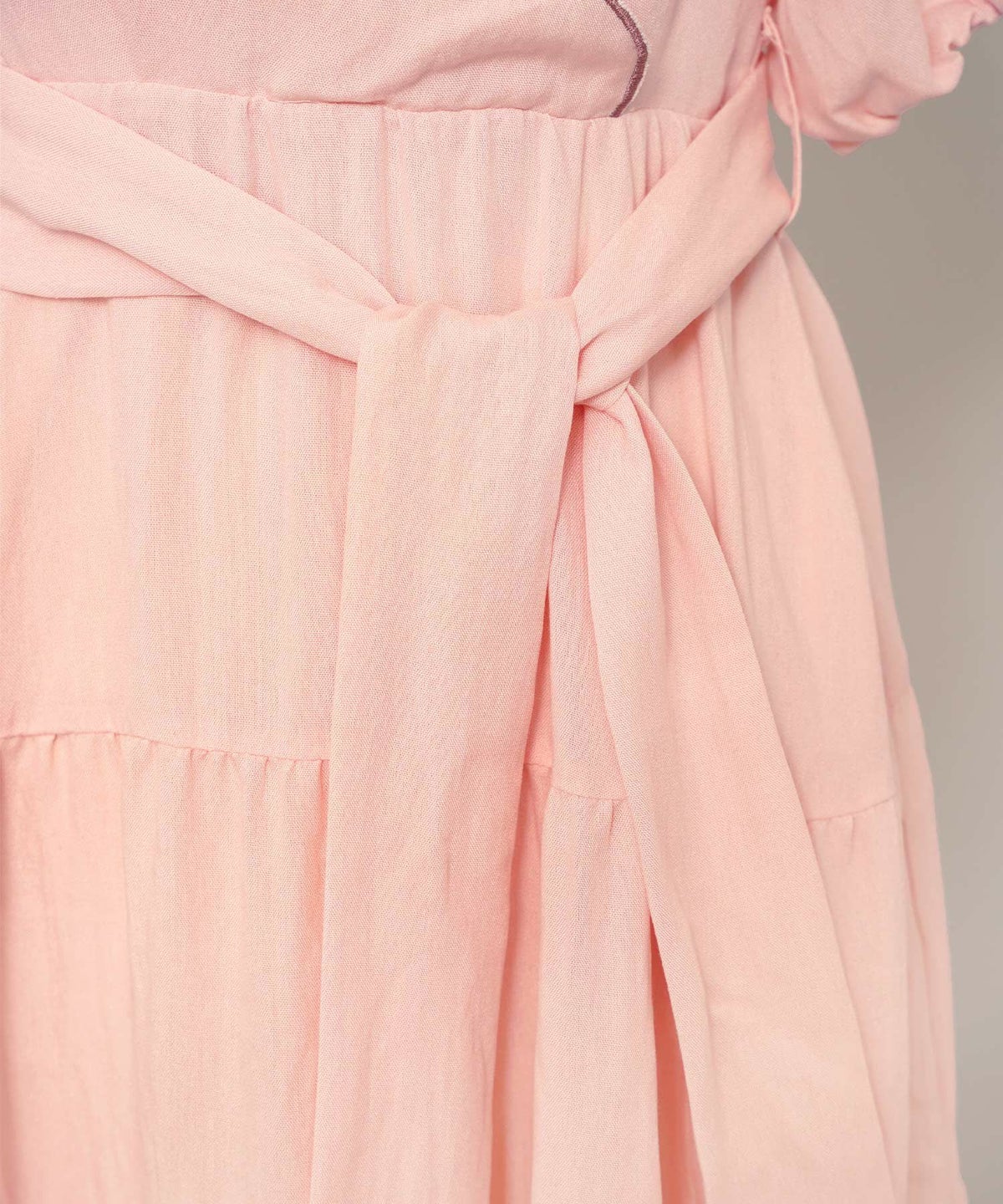 レディース/ワンピース/スカラップ/ミモレ/刺繍/袖口ゴム/半袖/5分袖/パフスリーブ/ハイウエスト/リボン/ウエストリボン/ピンク/ラベンダー/ミント/ブラック/上品/フェミニン/エレガント/きれい/ナチュラル/旅行/おでかけ