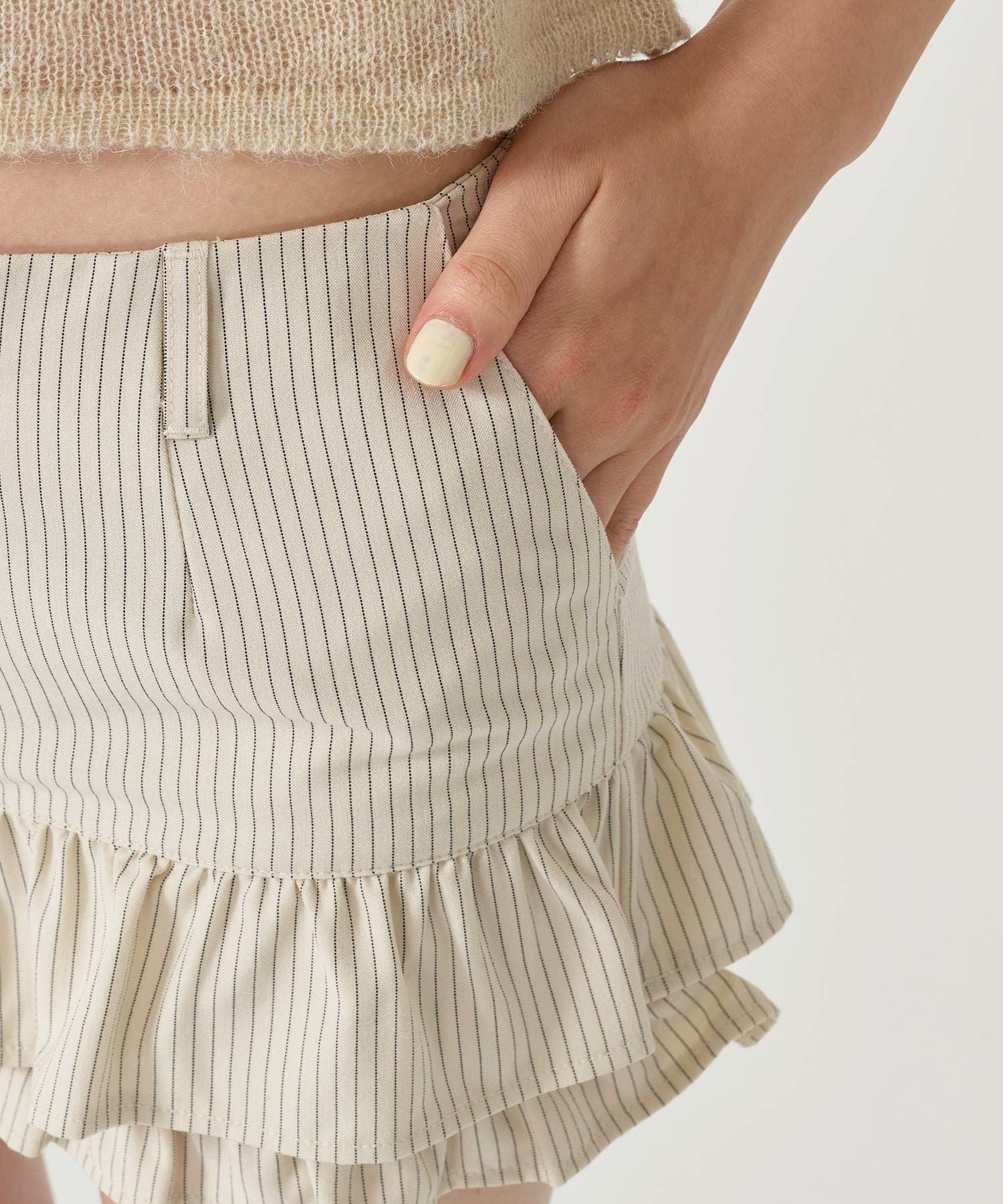 ピンストライプ ティアード ショートパンツ TINA：JOJUN 全2色｜tnj731