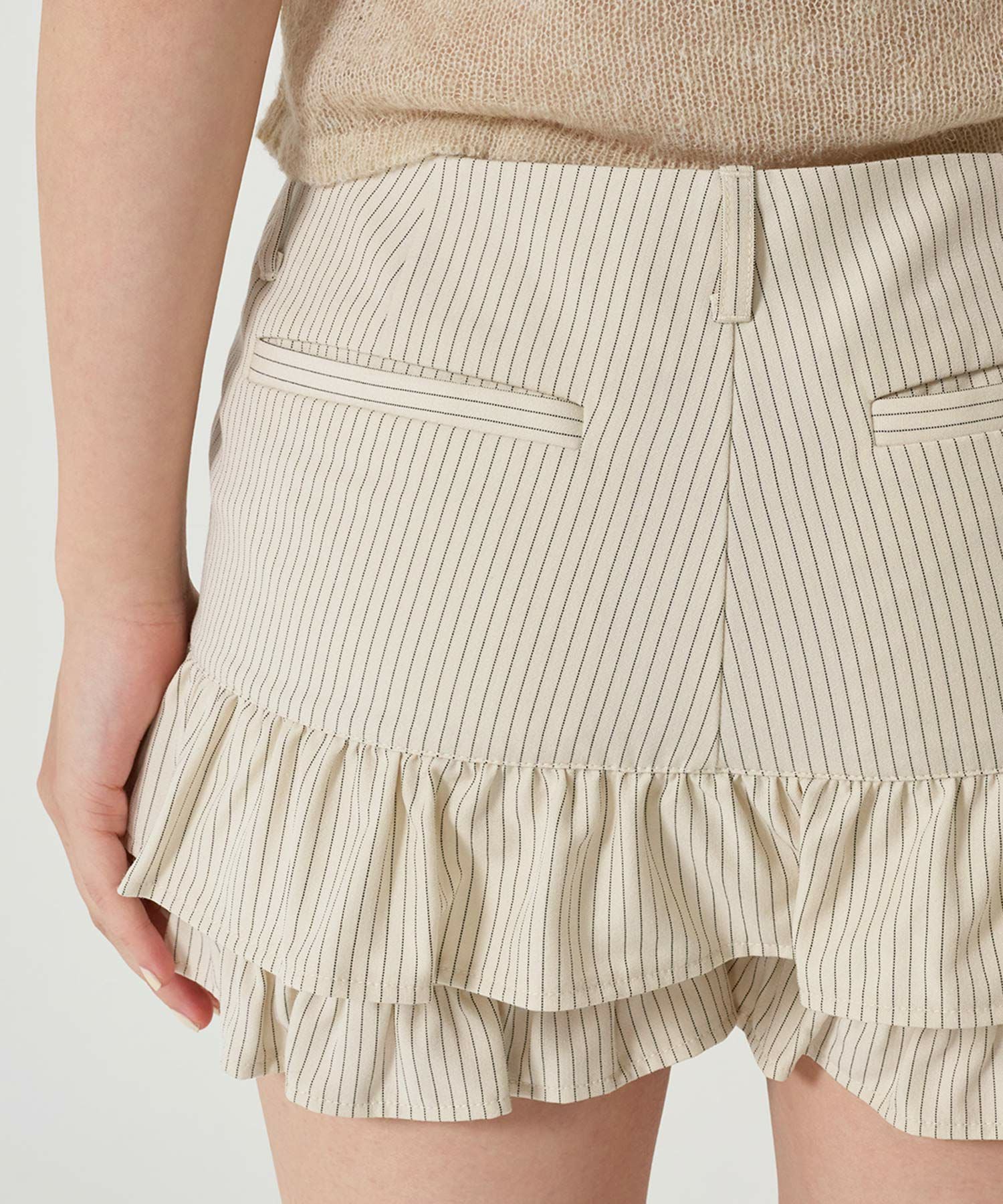 ピンストライプ ティアード ショートパンツ TINA：JOJUN 全2色｜tnj731