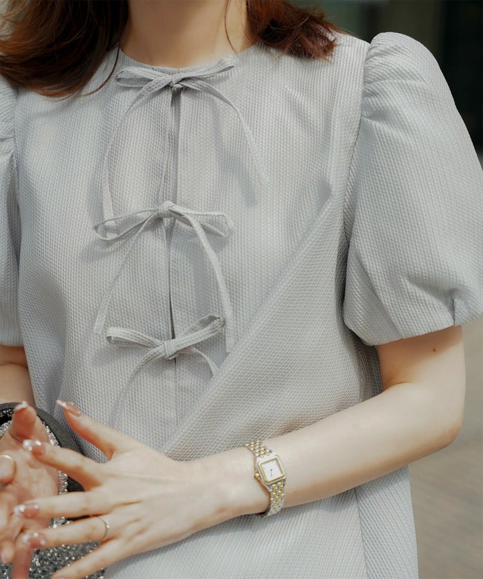 レディース トップス  ブラウス リボン ジャガード 半袖 きれいめ 上品 洗える ホワイト サックス ブラック M