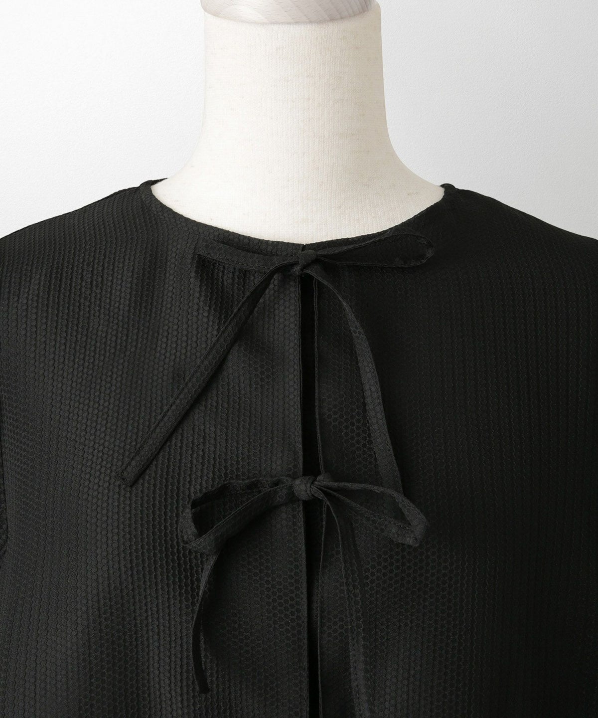 レディース トップス  ブラウス リボン ジャガード 半袖 きれいめ 上品 洗える ホワイト サックス ブラック M