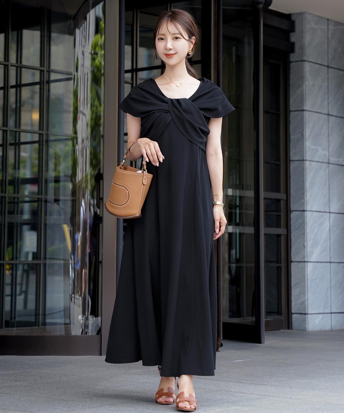 レディースワンピースロング丈リラックス伸縮ノースリーブオフショル風ツイストリボンエレガントフェミニン上品大人カジュアルアイボリーブラックブラウン