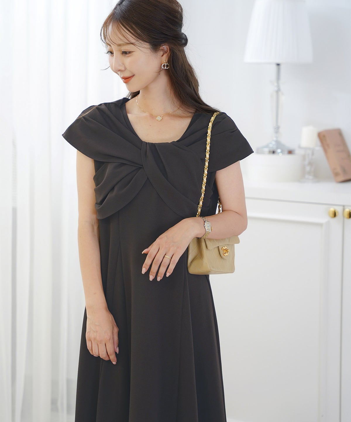 レディースワンピースロング丈リラックス伸縮ノースリーブオフショル風ツイストリボンエレガントフェミニン上品大人カジュアルアイボリーブラックブラウン