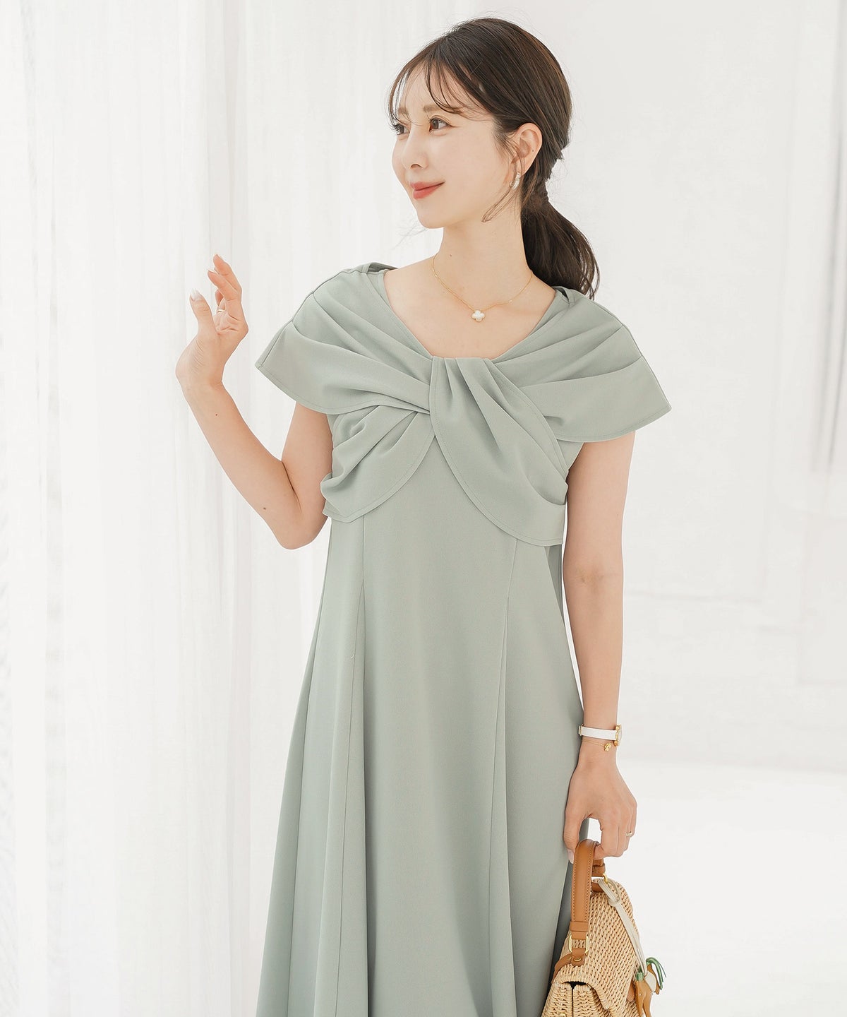 レディースワンピースロング丈リラックス伸縮ノースリーブオフショル風ツイストリボンエレガントフェミニン上品大人カジュアルアイボリーブラックブラウン