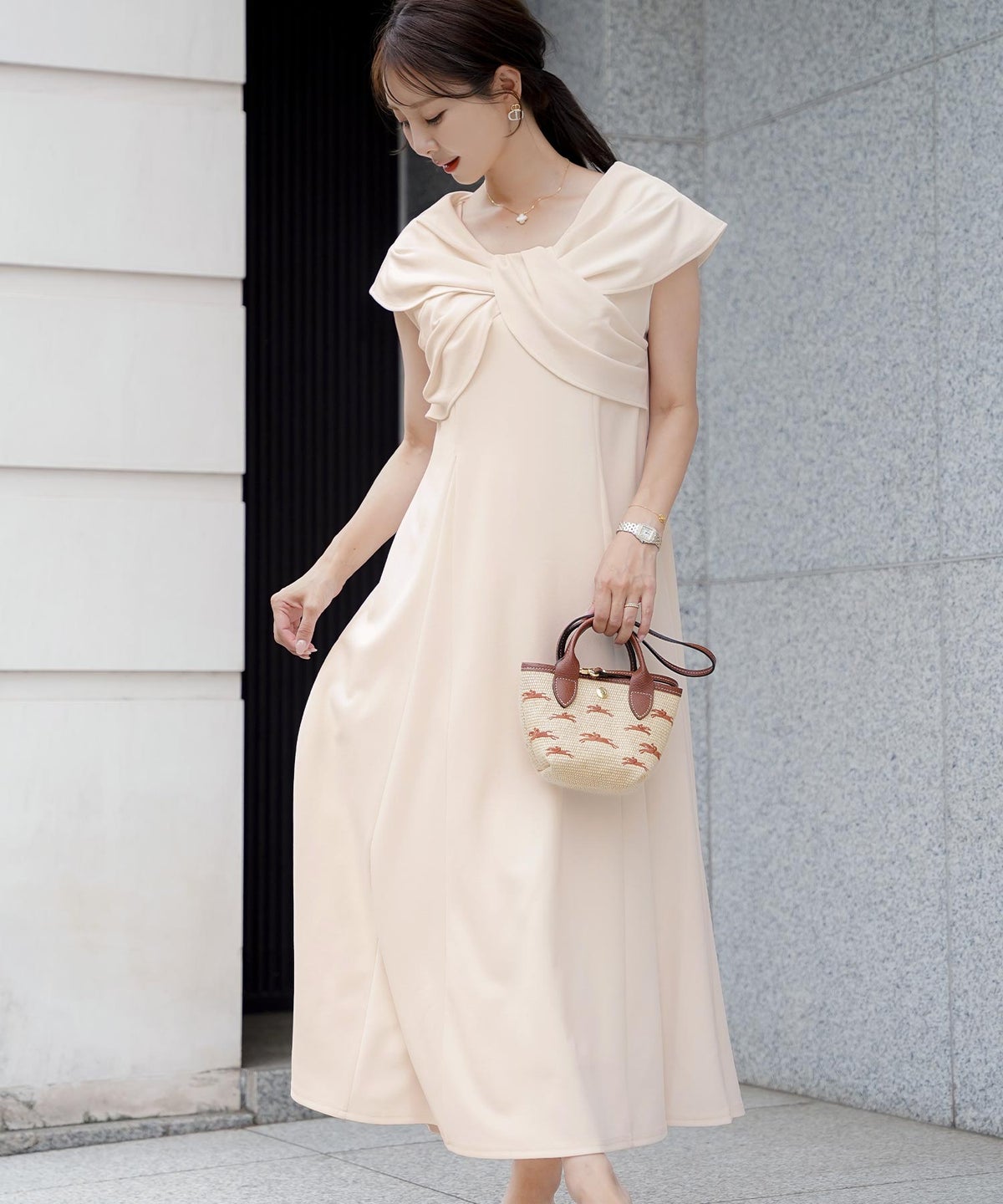 レディースワンピースロング丈リラックス伸縮ノースリーブオフショル風ツイストリボンエレガントフェミニン上品大人カジュアルアイボリーブラックブラウン