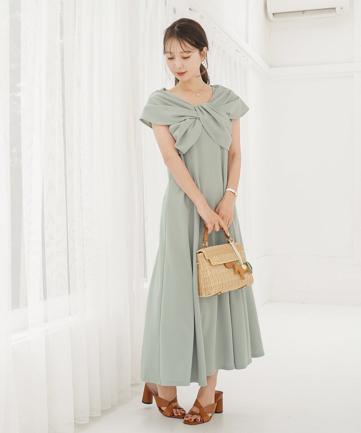 レディースワンピースロング丈リラックス伸縮ノースリーブオフショル風ツイストリボンエレガントフェミニン上品大人カジュアルアイボリーブラックブラウン