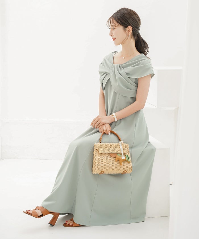 レディースワンピースロング丈リラックス伸縮ノースリーブオフショル風ツイストリボンエレガントフェミニン上品大人カジュアルアイボリーブラックブラウン