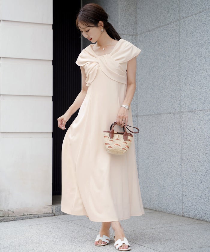 レディースワンピースロング丈リラックス伸縮ノースリーブオフショル風ツイストリボンエレガントフェミニン上品大人カジュアルアイボリーブラックブラウン