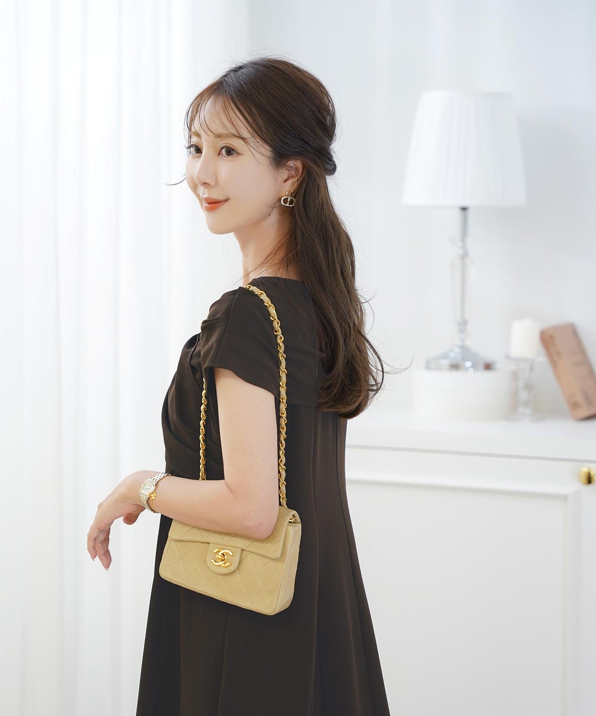 レディースワンピースロング丈リラックス伸縮ノースリーブオフショル風ツイストリボンエレガントフェミニン上品大人カジュアルアイボリーブラックブラウン