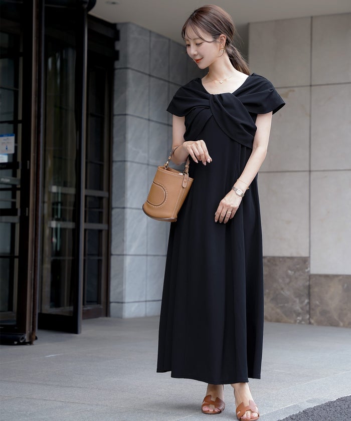 レディースワンピースロング丈リラックス伸縮ノースリーブオフショル風ツイストリボンエレガントフェミニン上品大人カジュアルアイボリーブラックブラウン