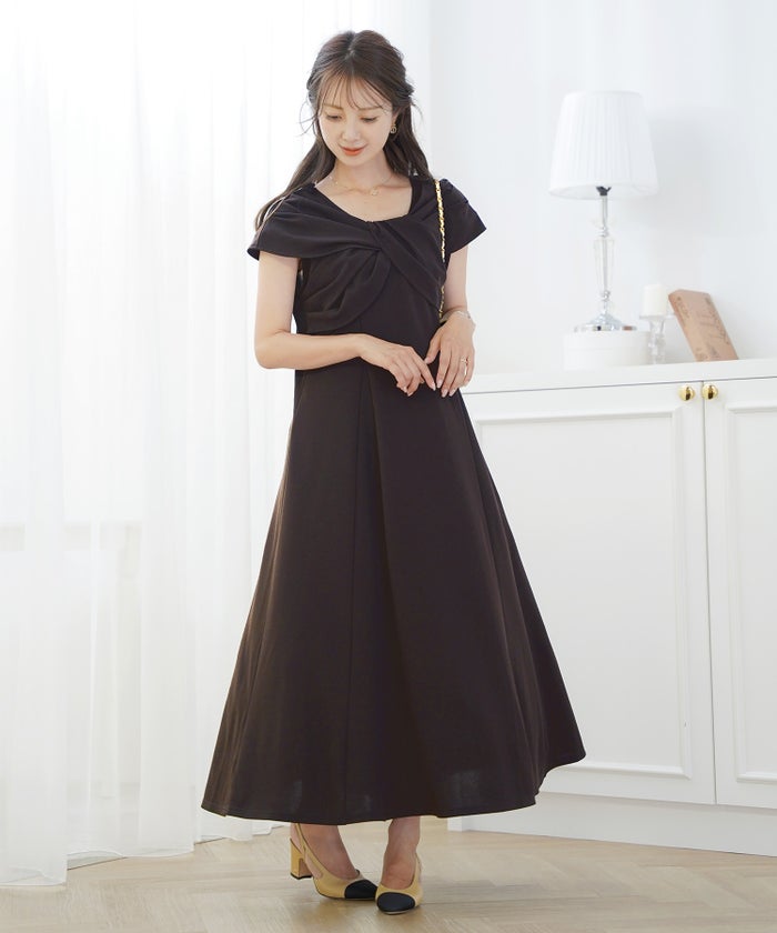 レディースワンピースロング丈リラックス伸縮ノースリーブオフショル風ツイストリボンエレガントフェミニン上品大人カジュアルアイボリーブラックブラウン