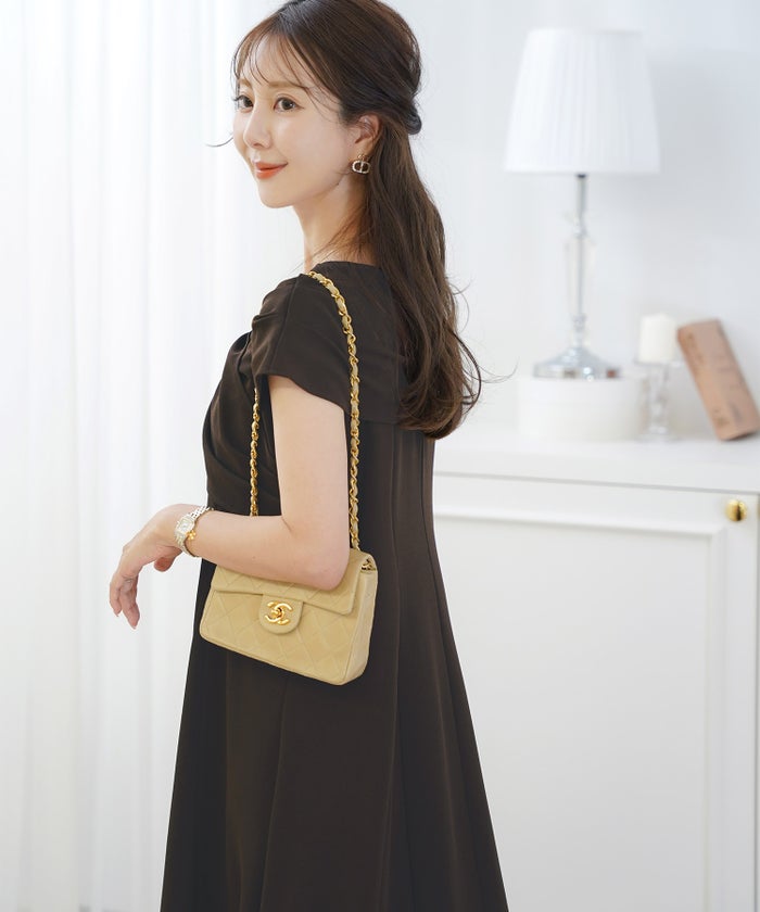 レディースワンピースロング丈リラックス伸縮ノースリーブオフショル風ツイストリボンエレガントフェミニン上品大人カジュアルアイボリーブラックブラウン