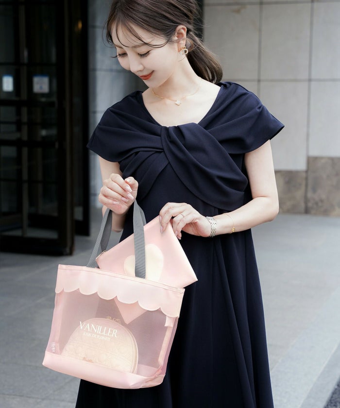 レディースファッションエレガントフェミニンメッシュバッグトートバッグスカラップロゴプリントオリジナルポーチセットポーチ付きミニポーチかわいいオフホワイトピンク軽量大容量透けPVC