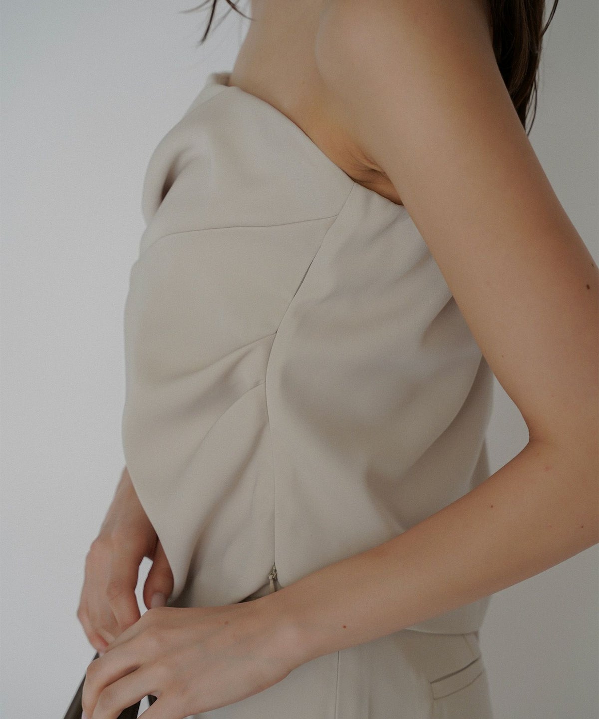 タック ドレープ サテン ベアトップス KINO THE KEI