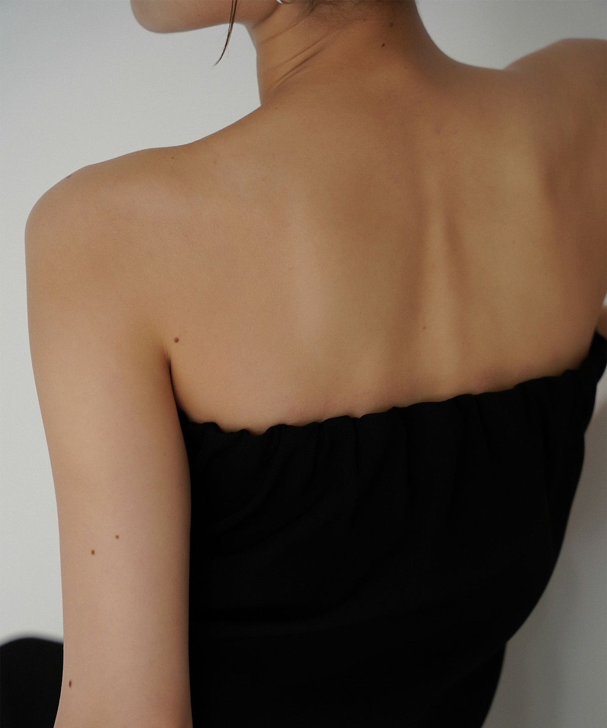 タック ドレープ サテン ベアトップス KINO THE KEI