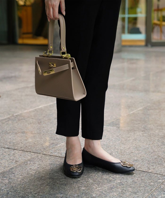 フラワー バックル フラットシューズ ミックス ベージュ ブラック S M L LL