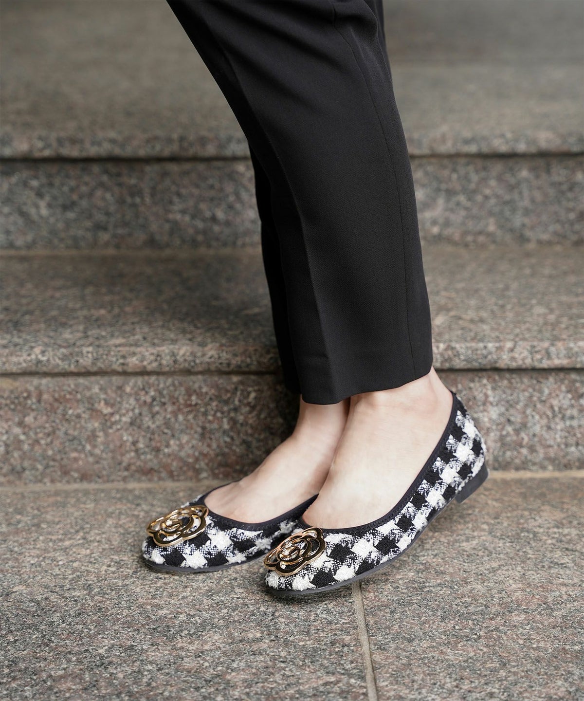 フラワー バックル フラットシューズ ミックス ベージュ ブラック S M L LL