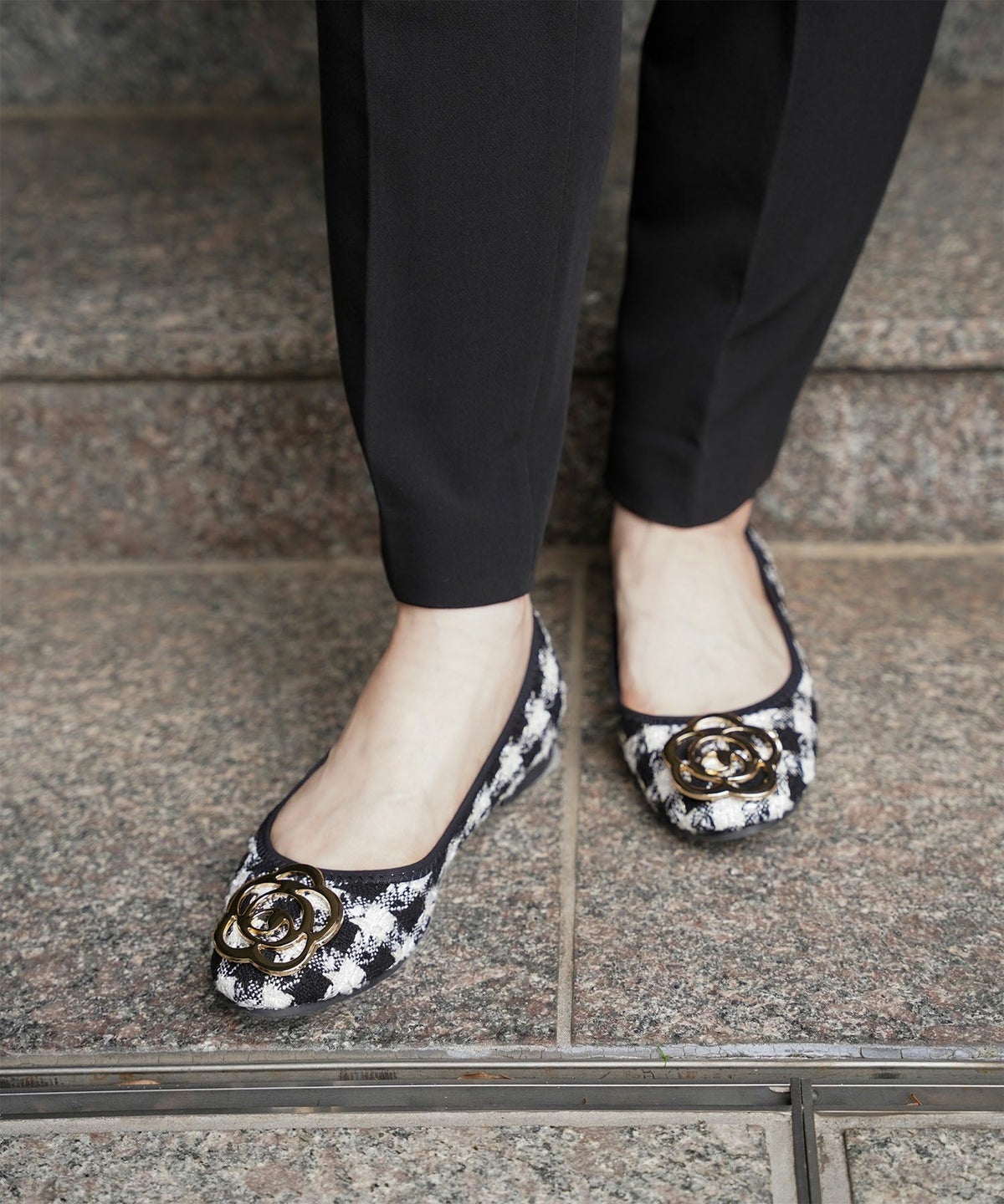 フラワー バックル フラットシューズ ミックス ベージュ ブラック S M L LL