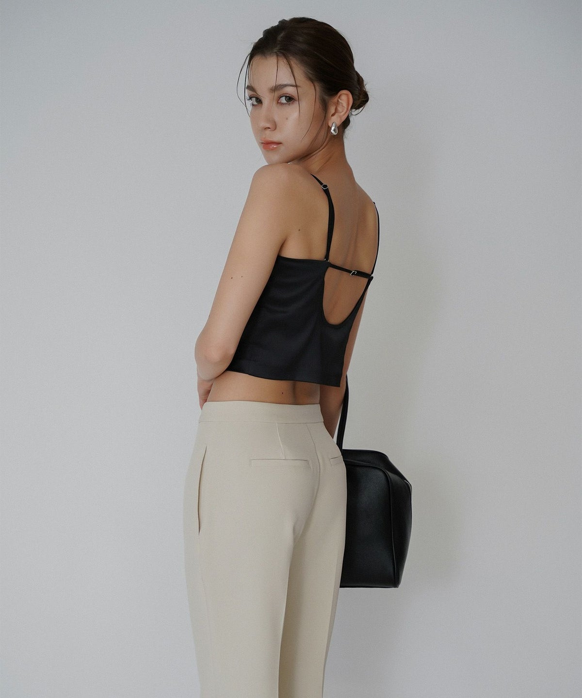 サテン クロップド カップ付き トップス KINO THE KEI