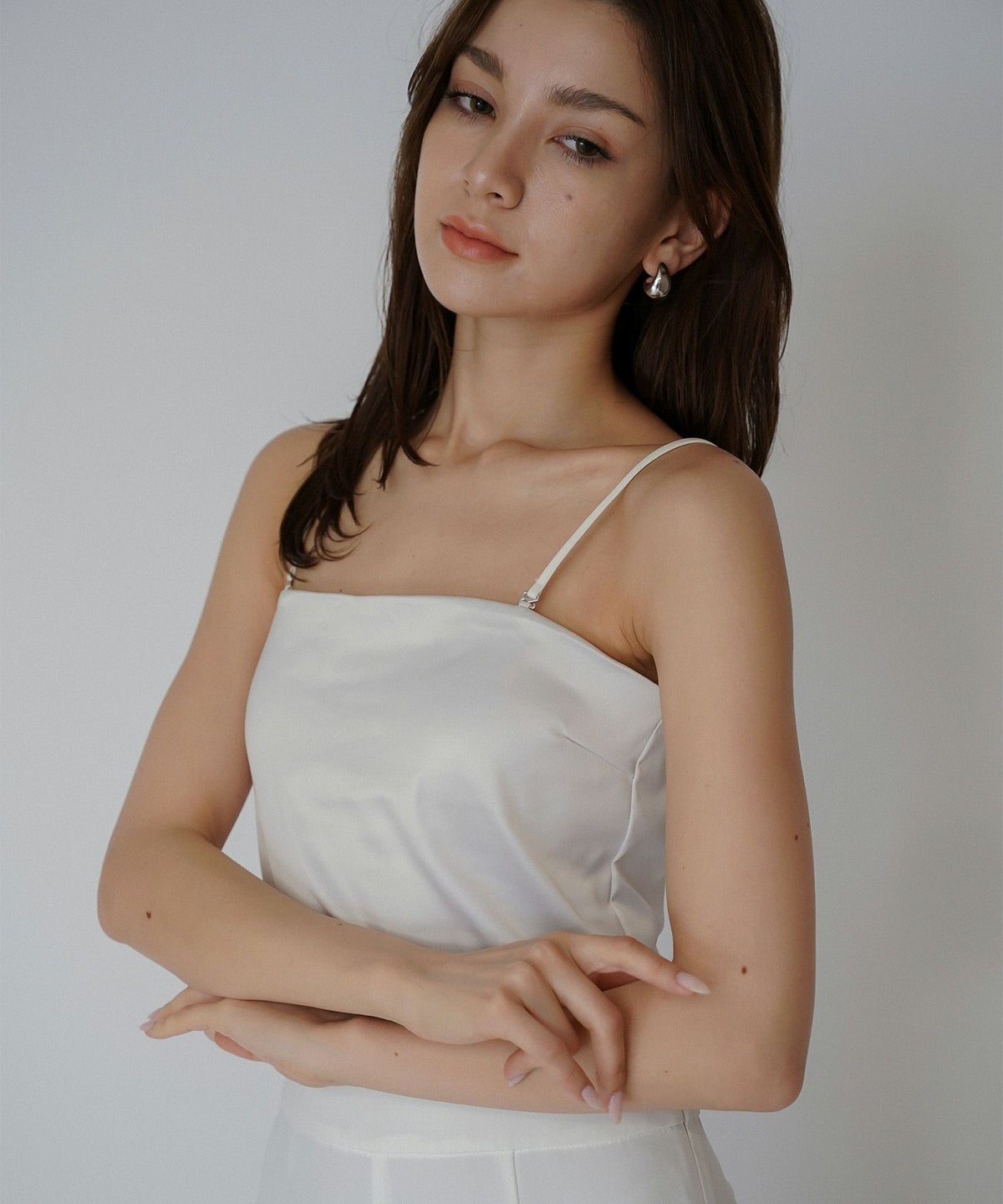 サテン クロップド カップ付き トップス KINO THE KEI