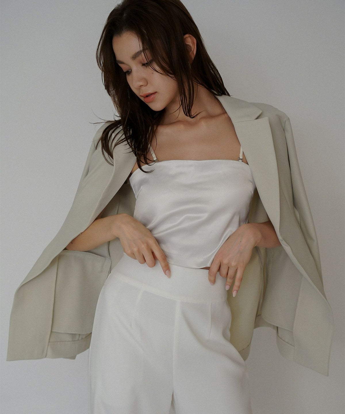 サテン クロップド カップ付き トップス KINO THE KEI