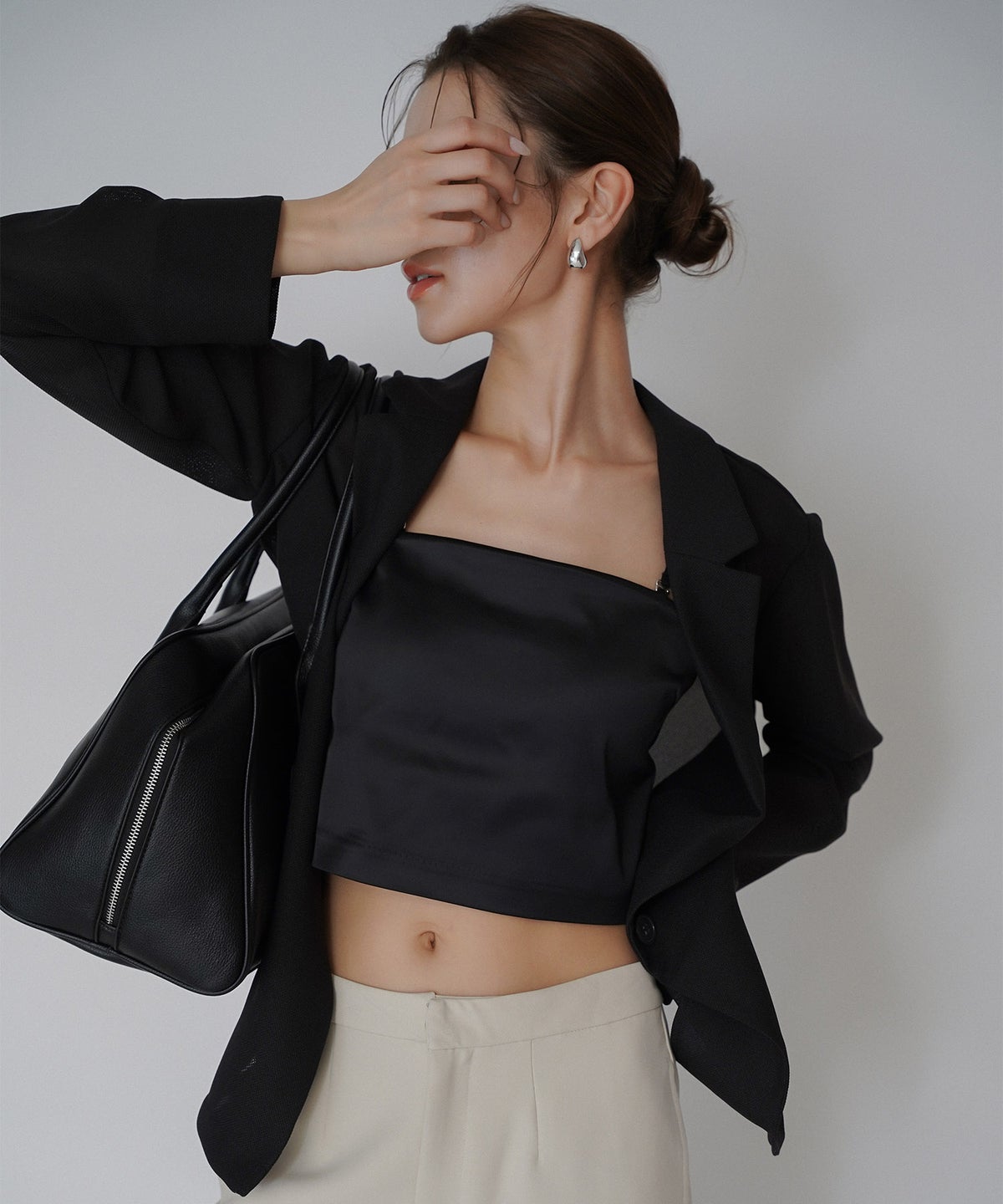 サテン クロップド カップ付き トップス KINO THE KEI