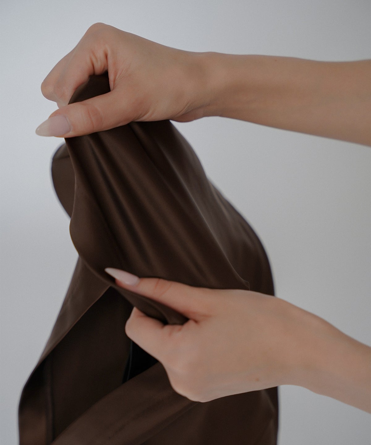 サテン クロップド カップ付き トップス KINO THE KEI