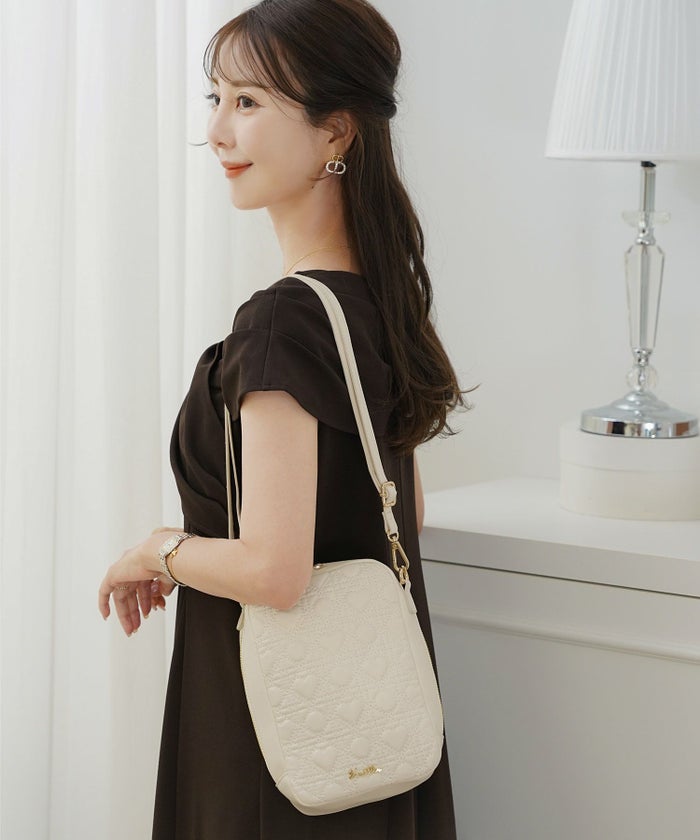 レディースバッグサブバッグポーチ縦長ペンラ入れ大容量ライブ遠征小物入れかわいいハートキルティングフェミニンエレガントキュート