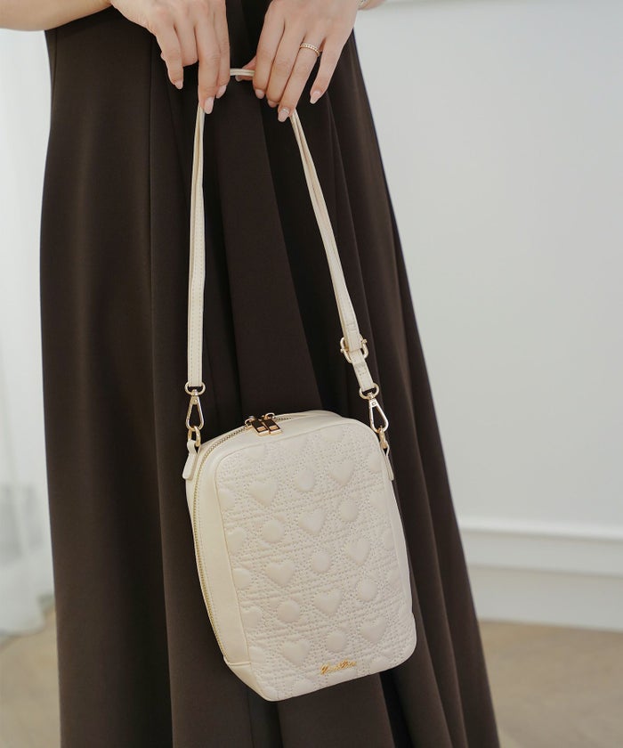 レディースバッグサブバッグポーチ縦長ペンラ入れ大容量ライブ遠征小物入れかわいいハートキルティングフェミニンエレガントキュート