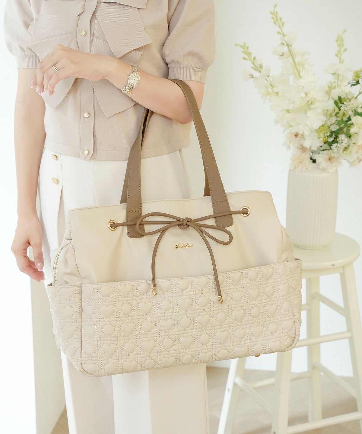 バッグ/トート/旅行/トラベル/撥水/ナイロン/マザーズバッグ/通勤/通学/A4/多機能/コードホール/アイボリー/ピンク/ストロベリーミルク/ブラック/バイカラー/配色/リボン/レザー/ゴールド/ファスナー/キャリー/ママバッグ/ピンク/新色/ヒット/人気/帰省/おしゃれ