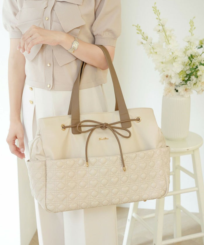 バッグ/トート/旅行/トラベル/撥水/ナイロン/マザーズバッグ/通勤/通学/A4/多機能/コードホール/アイボリー/ピンク/ストロベリーミルク/ブラック/バイカラー/配色/リボン/レザー/ゴールド/ファスナー/キャリー/ママバッグ/ピンク/新色/ヒット/人気/帰省/おしゃれ