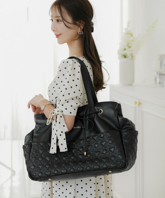 バッグ/トート/旅行/トラベル/撥水/ナイロン/マザーズバッグ/通勤/通学/A4/多機能/コードホール/アイボリー/ピンク/ストロベリーミルク/ブラック/バイカラー/配色/リボン/レザー/ゴールド/ファスナー/キャリー/ママバッグ/ピンク/新色/ヒット/人気/帰省/おしゃれ