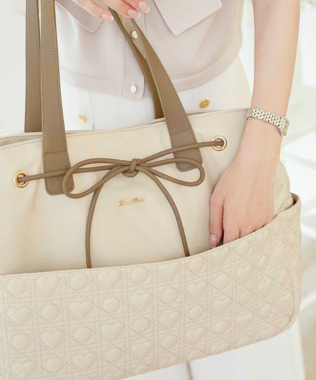 バッグ/トート/旅行/トラベル/撥水/ナイロン/マザーズバッグ/通勤/通学/A4/多機能/コードホール/アイボリー/ピンク/ストロベリーミルク/ブラック/バイカラー/配色/リボン/レザー/ゴールド/ファスナー/キャリー/ママバッグ/ピンク/新色/ヒット/人気/帰省/おしゃれ