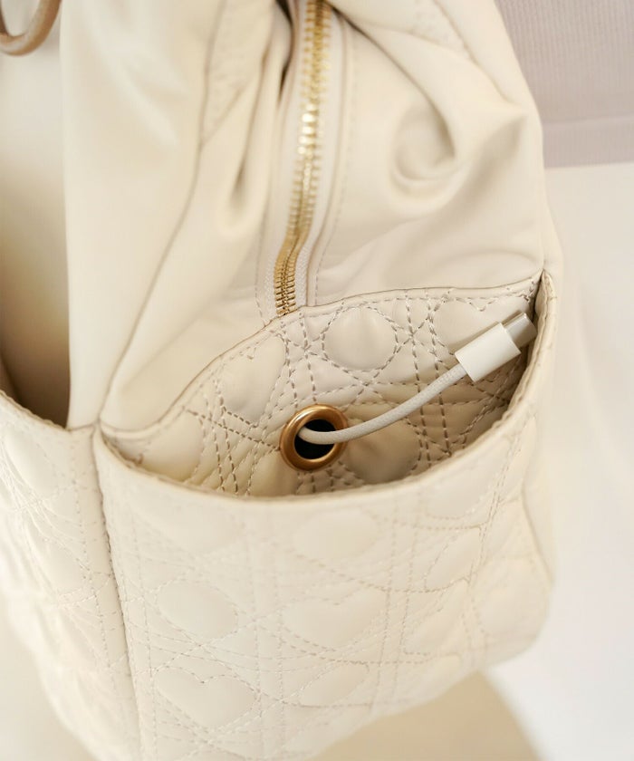 バッグ/トート/旅行/トラベル/撥水/ナイロン/マザーズバッグ/通勤/通学/A4/多機能/コードホール/アイボリー/ピンク/ストロベリーミルク/ブラック/バイカラー/配色/リボン/レザー/ゴールド/ファスナー/キャリー/ママバッグ/ピンク/新色/ヒット/人気/帰省/おしゃれ