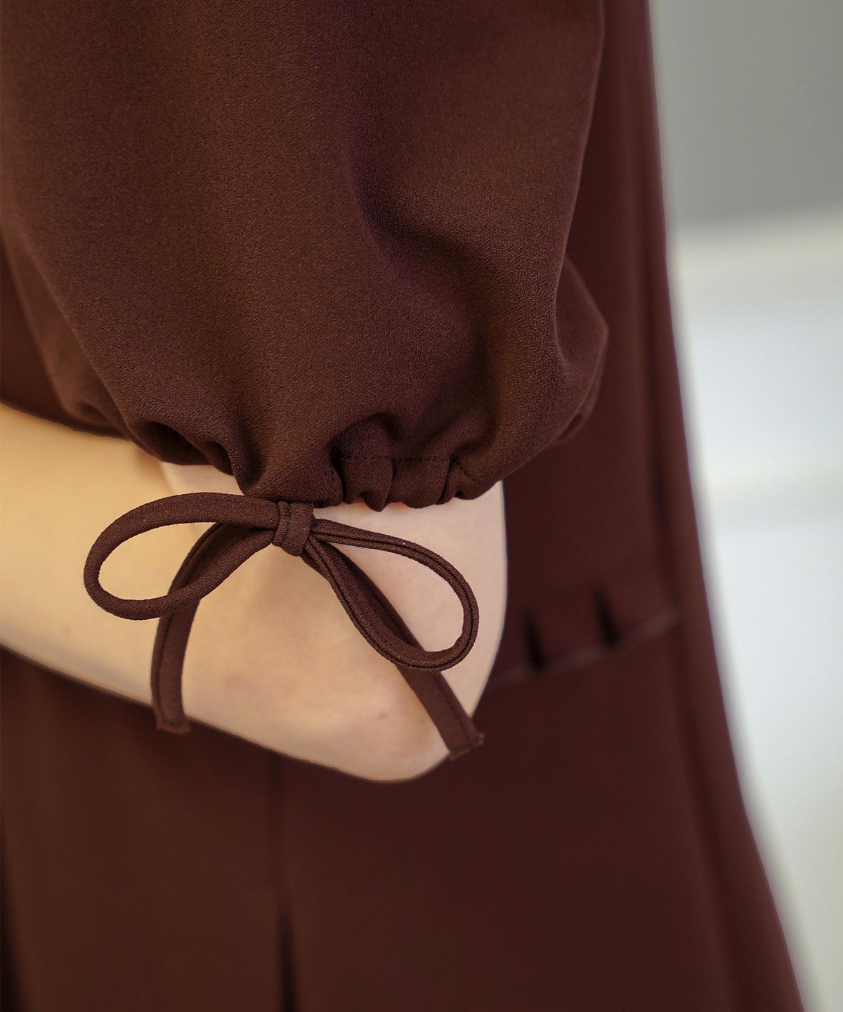 レディースワンピースフレアワンピース袖口リボンリボン袖口ゴム伸縮ポケットロングミモレタックプリーツフリルハイウエスト妊婦マタニティゆったりこっくりカラー涙あきフェミニン上品エレガントカワイイ大人ピンクネイビーブラウン