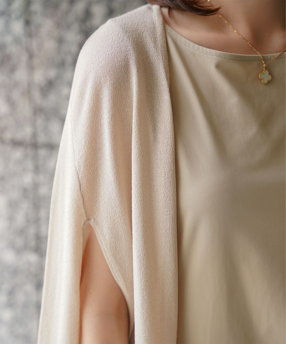 ケープ ニット カーディガン HUIT ホワイト/ベージュ/ブラック レディース シアー 薄手 ラメ オフィス 冷房対策 きれいめ 洗える